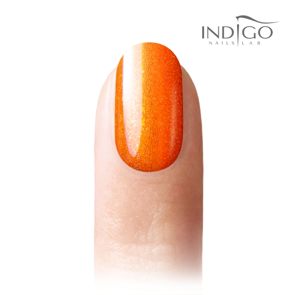 Do you love jewellery? Treat yourself a beautiful nail ornament! Pixel Effect in neon pink is a perfect detail that will liven up your look! Tiny particles shimmer in shades of gold and pink creating a three-dimensional effect.